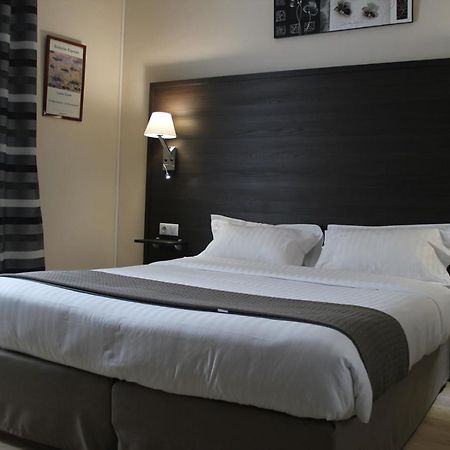 Hotel Univers كارْبُنْترا المظهر الخارجي الصورة