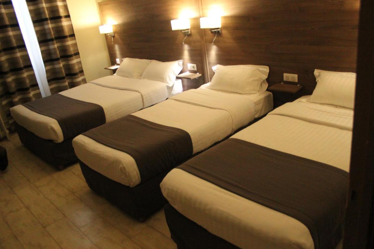 Hotel Univers كارْبُنْترا المظهر الخارجي الصورة