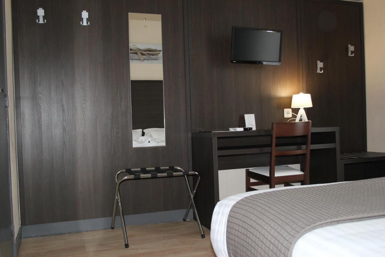 Hotel Univers كارْبُنْترا المظهر الخارجي الصورة
