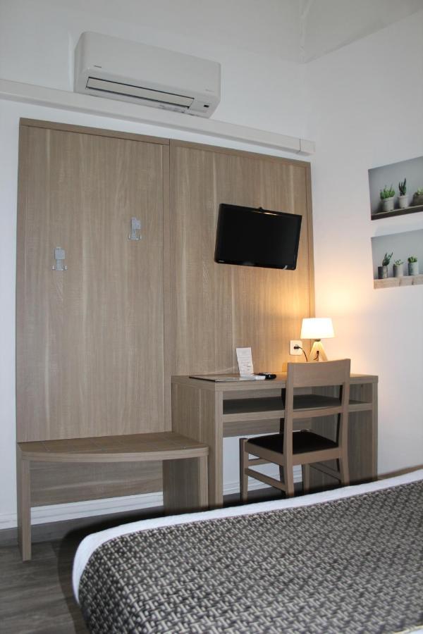 Hotel Univers كارْبُنْترا المظهر الخارجي الصورة