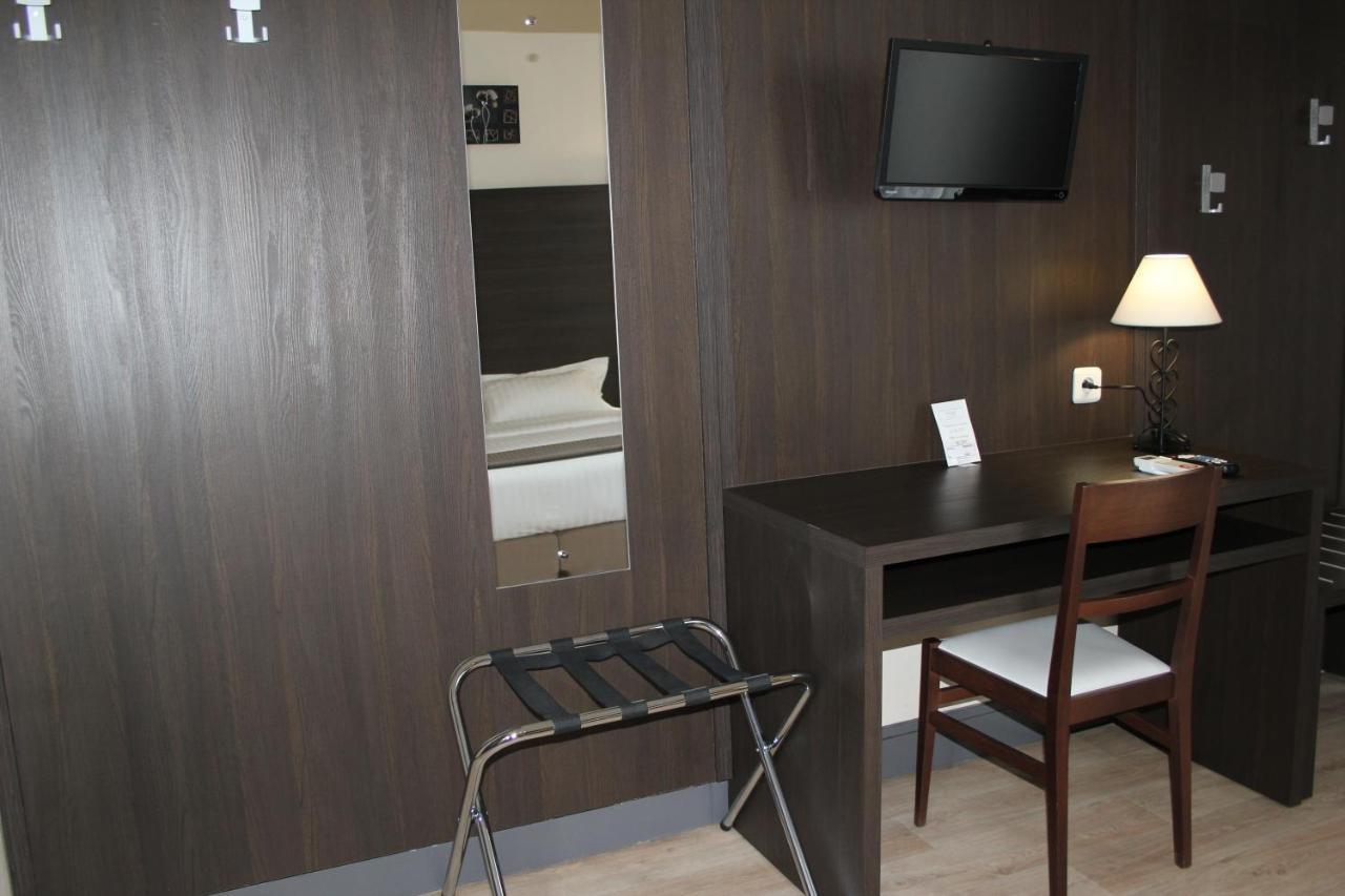 Hotel Univers كارْبُنْترا المظهر الخارجي الصورة