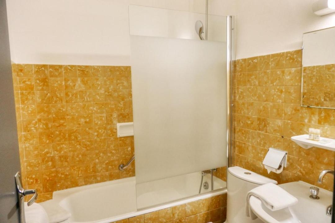 Hotel Univers كارْبُنْترا المظهر الخارجي الصورة