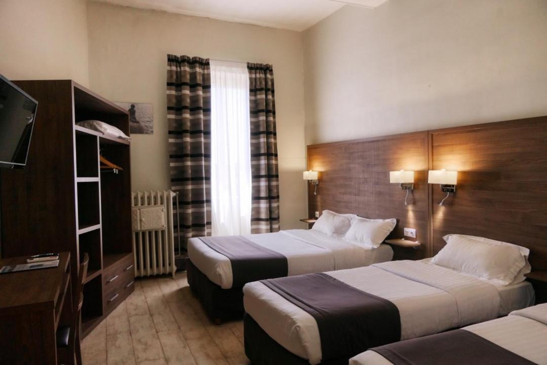 Hotel Univers كارْبُنْترا المظهر الخارجي الصورة