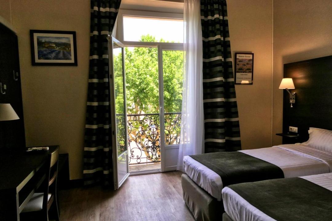Hotel Univers كارْبُنْترا المظهر الخارجي الصورة