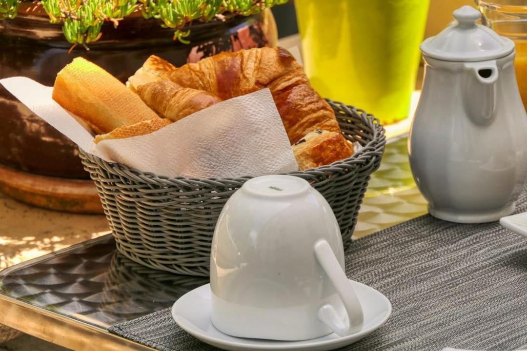 Hotel Univers كارْبُنْترا المظهر الخارجي الصورة