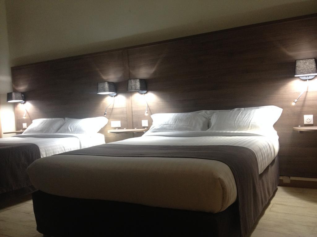 Hotel Univers كارْبُنْترا المظهر الخارجي الصورة
