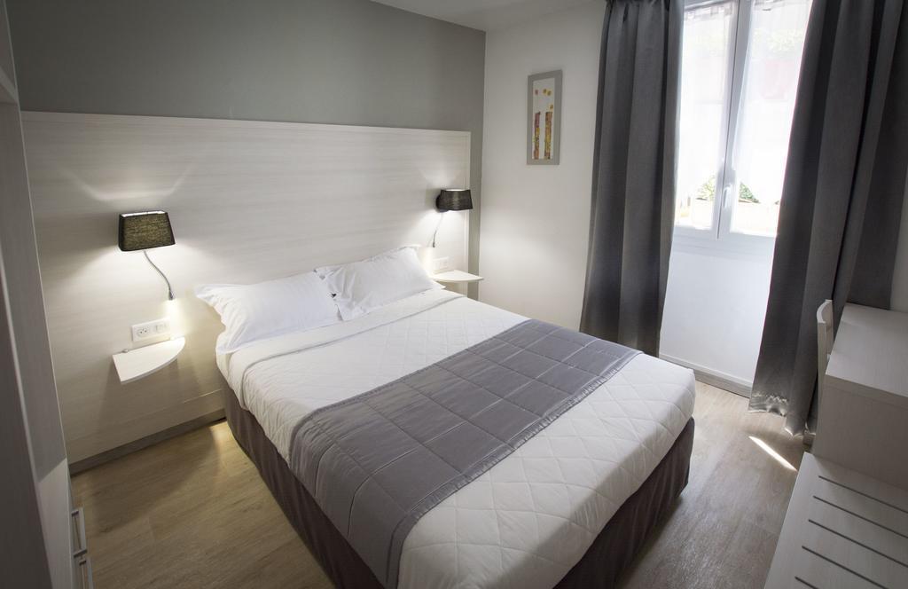 Hotel Univers كارْبُنْترا المظهر الخارجي الصورة