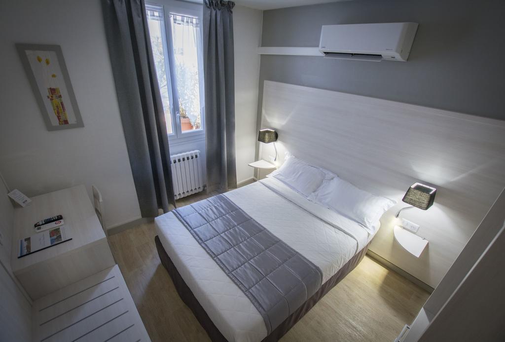 Hotel Univers كارْبُنْترا المظهر الخارجي الصورة