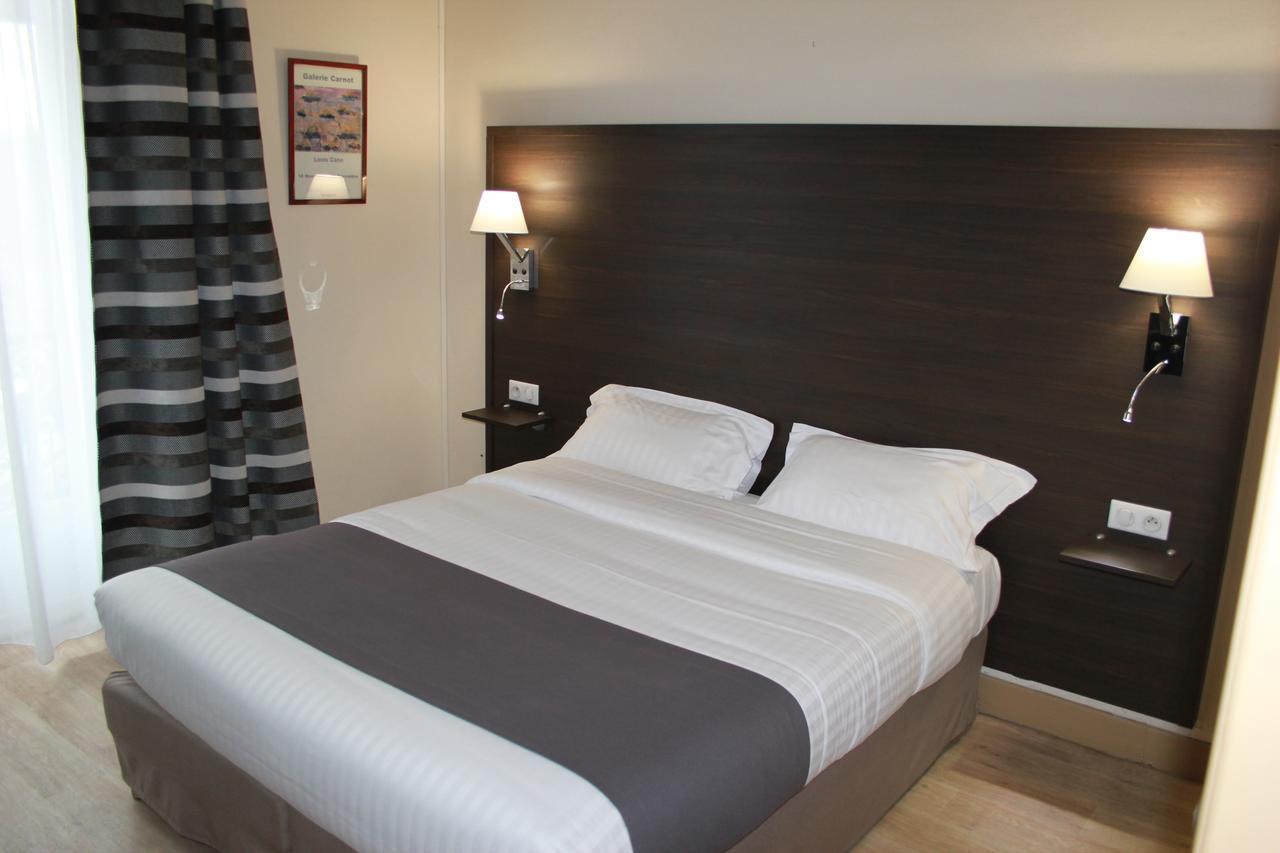 Hotel Univers كارْبُنْترا المظهر الخارجي الصورة